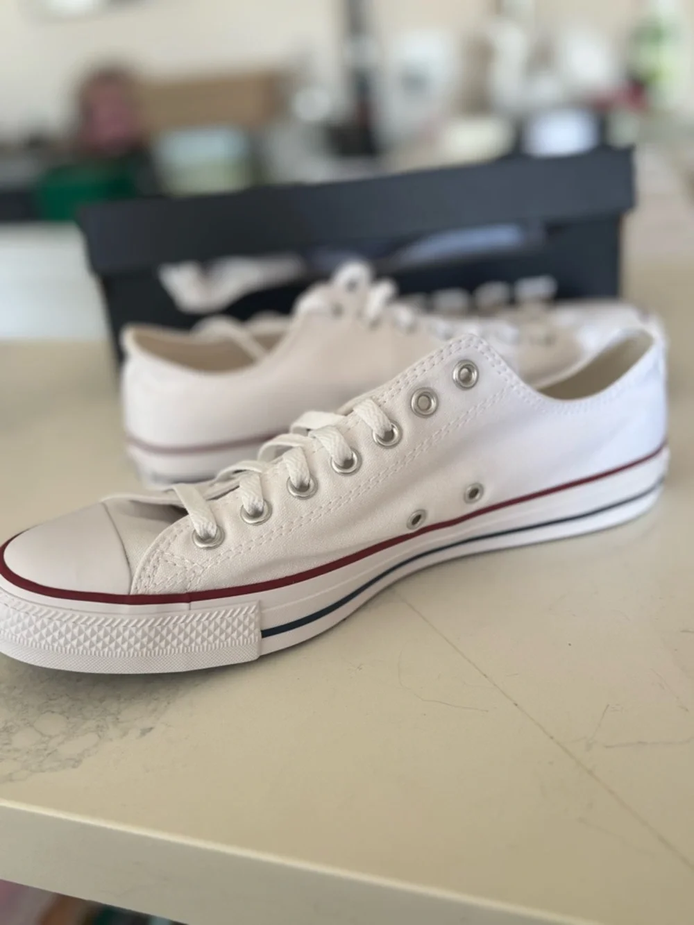 NWT Converse All Star Men's Low Top Sneakers in White with Red Stripe Size 10